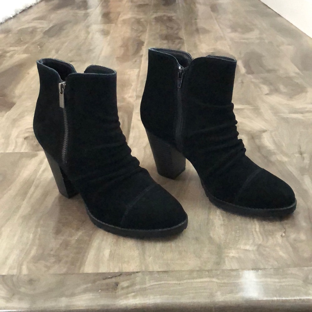 White Mountain Booties Size 9.5 M